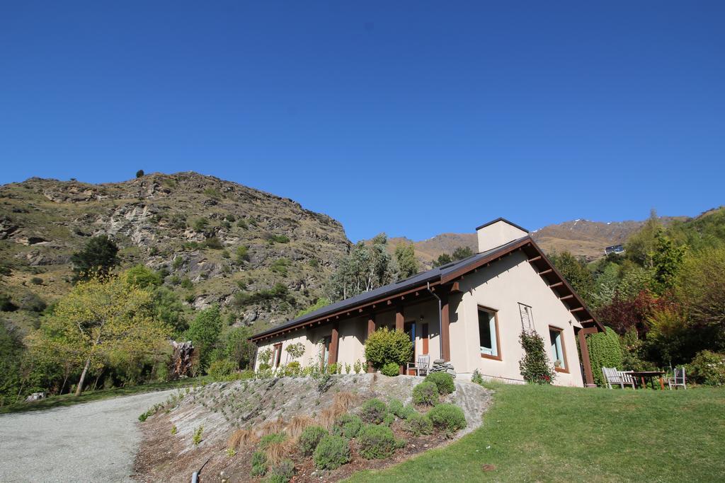 The Paddock Straw Bale Luxury Holiday House Arthurs Point Room photo