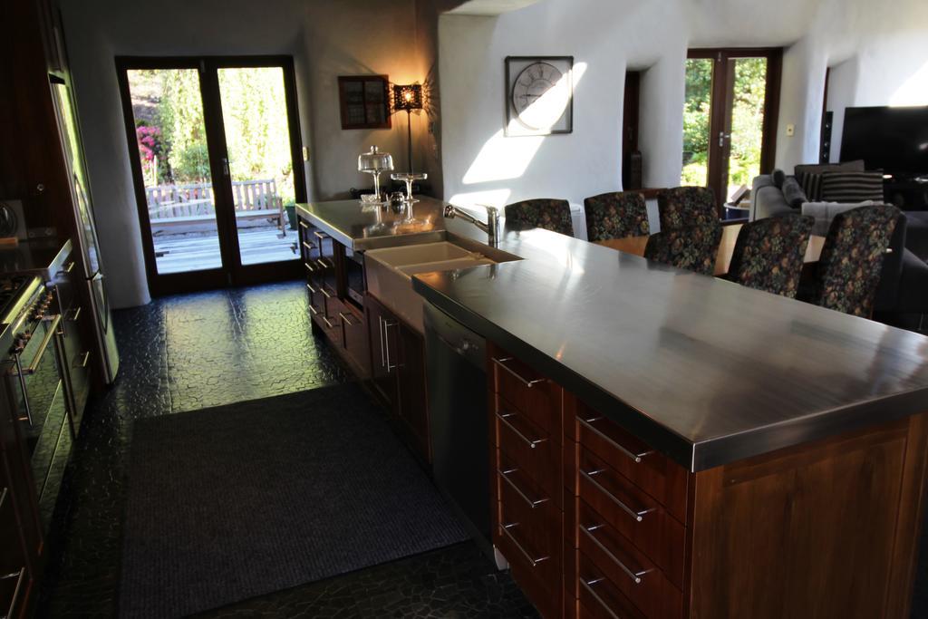 The Paddock Straw Bale Luxury Holiday House Arthurs Point Room photo